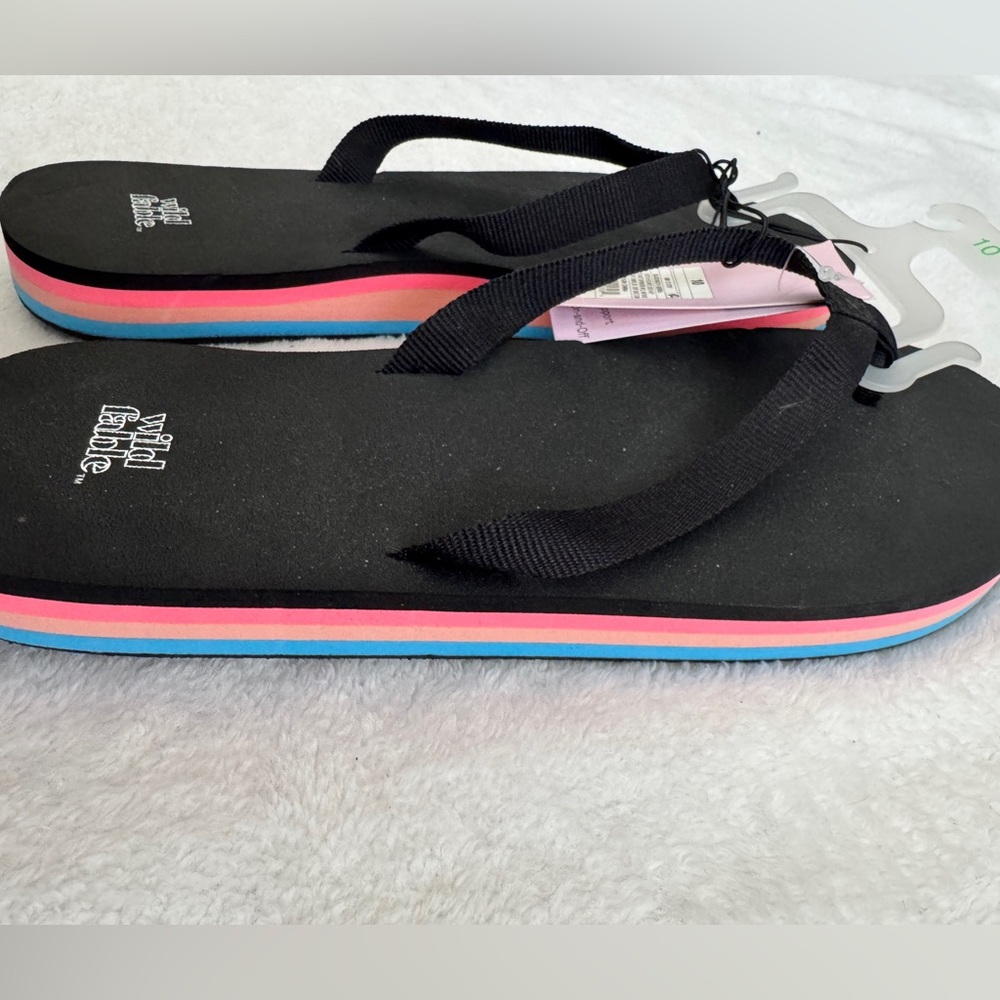 NWT Wild Fable flip flops. Women’s Size 10.